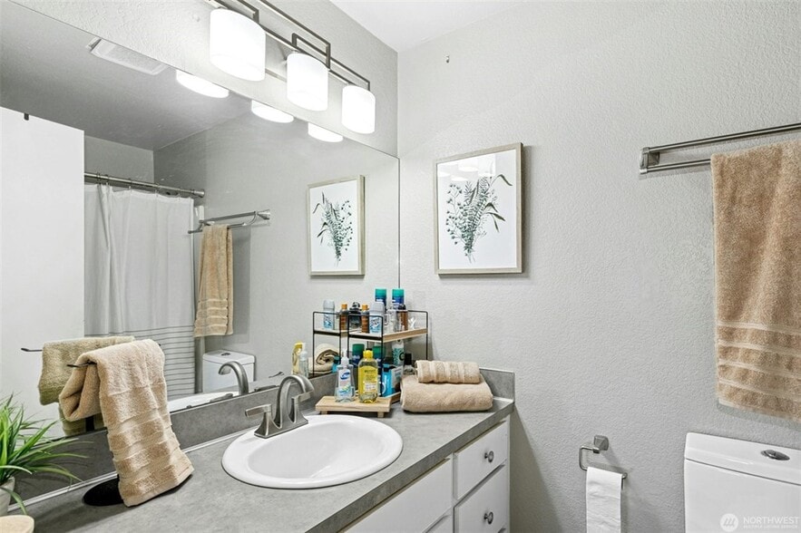 Building Photo - 5031 Sunnyside Blvd