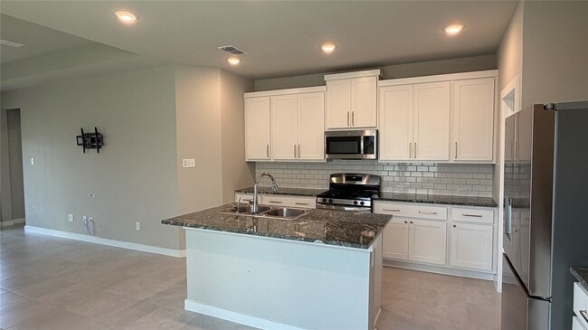 Building Photo - 7215 Clearwater Cv Dr
