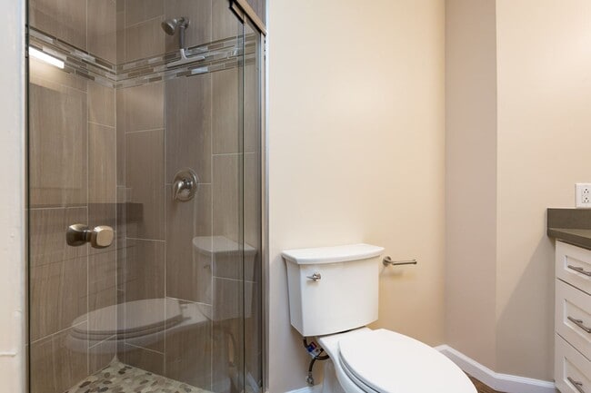 Building Photo - Stunning Bay View Condo in Bankers Hill