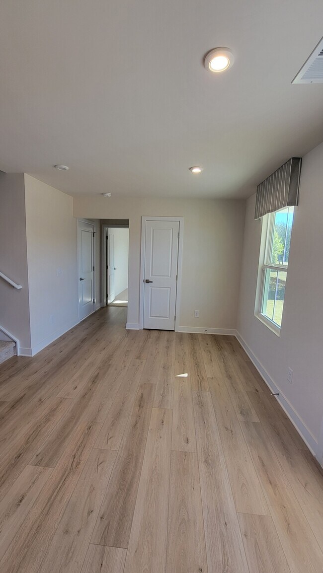 Building Photo - 207 Maggys Wy