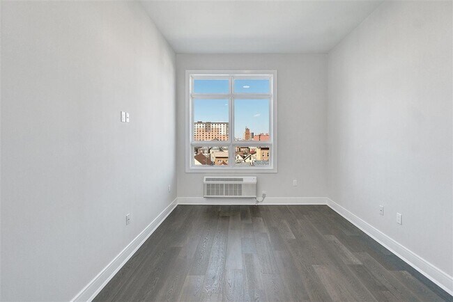 Building Photo - 119 Peter St