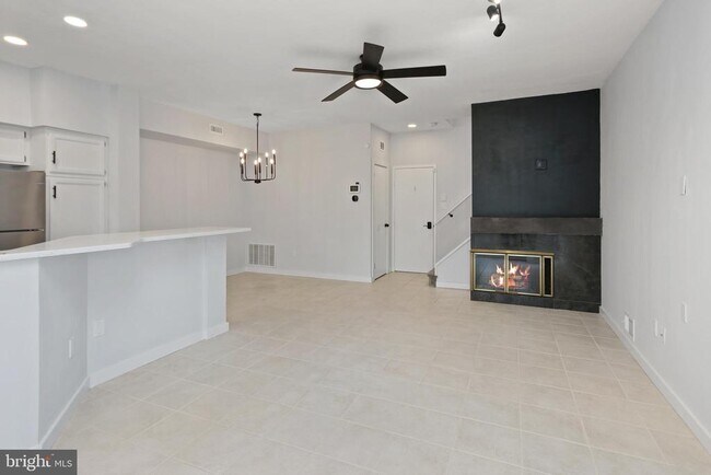 Building Photo - 93 Birchwood Rd