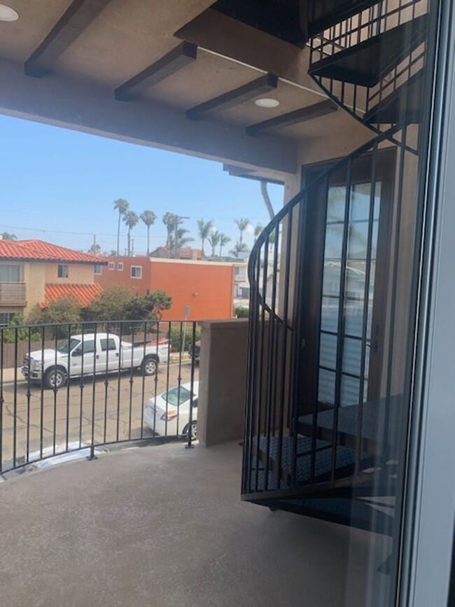 Building Photo - 183 Evergreen Ave