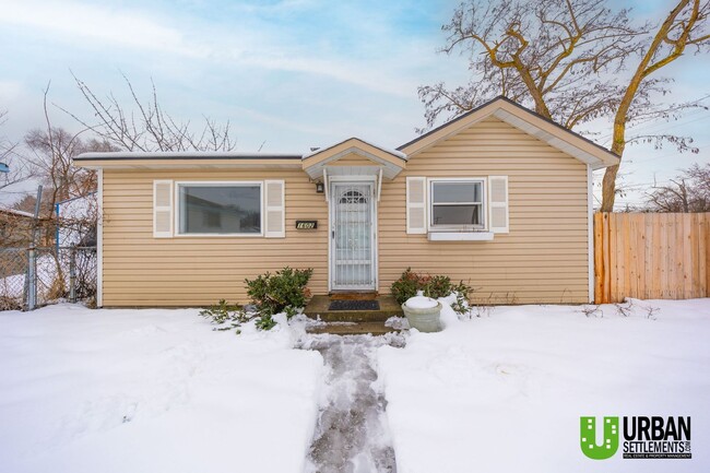 Primary Photo - Charming 2-Bedroom Home for Rent in North ...