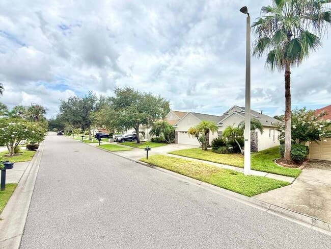 Building Photo - 9512 Greenpointe Dr