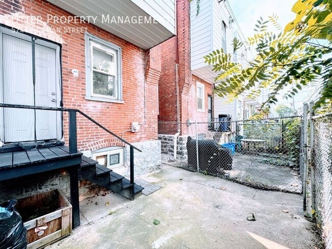 Building Photo - 5741 Rodman St
