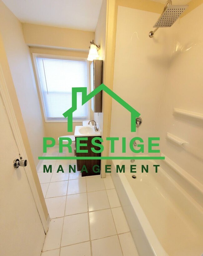 Building Photo - 3 bedroom 1 bath Updated Home Sec 8 welcome