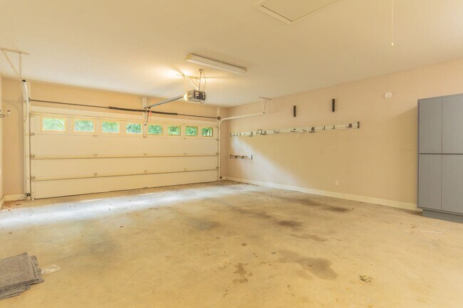 Building Photo - 10 Lindura Ln