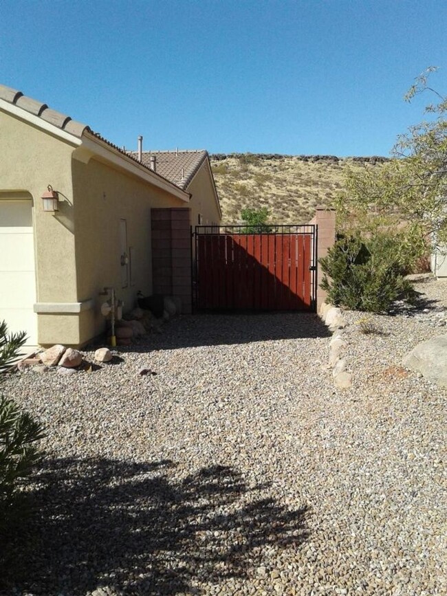 Building Photo - 3 bed 2 bath in Coral Canyon