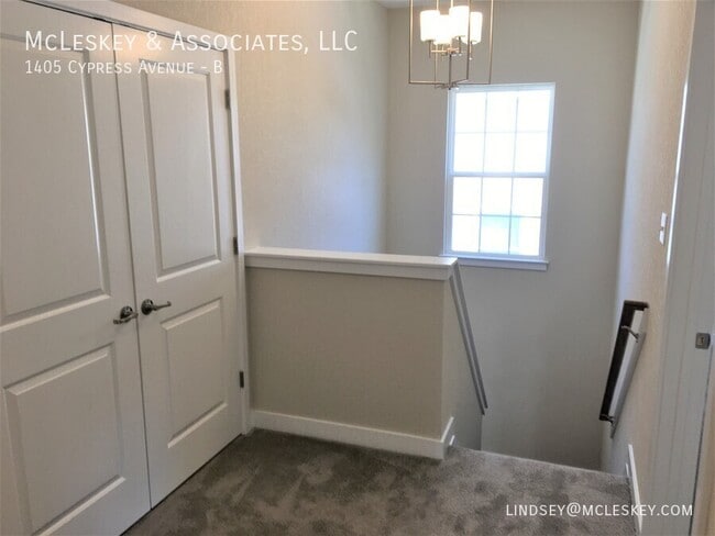 Building Photo - 1405 Cypress Ave