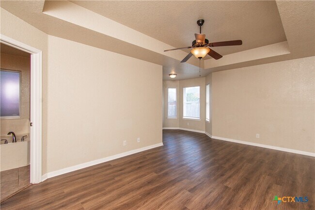 Building Photo - 608 Leo Ln