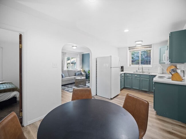 Building Photo - Cozy 2-Bed/1-Bath in Historic Browne’s Addition (Furnished)