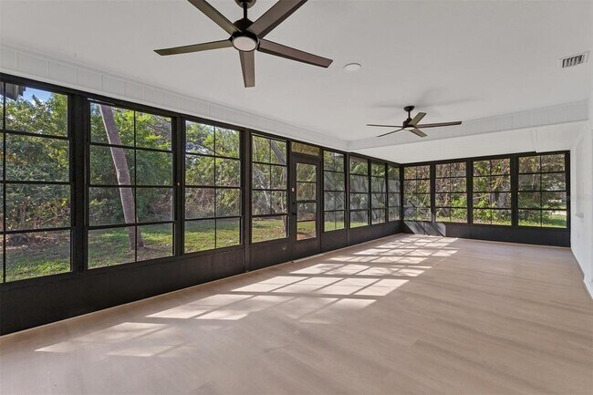 Building Photo - 4290 Yucatan Cir