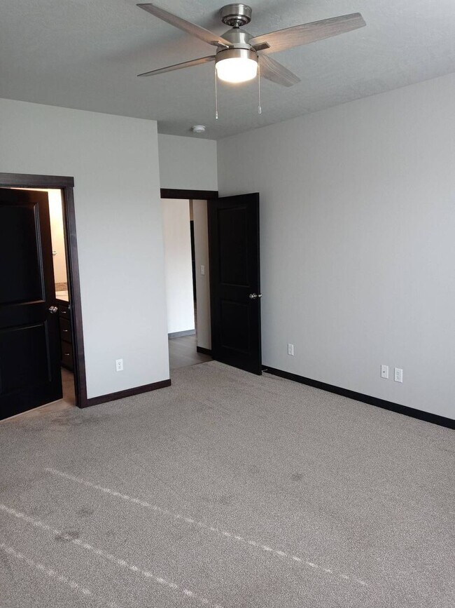 Building Photo - Beautiful 3-bedroom, 2-bath home at Woodbr...
