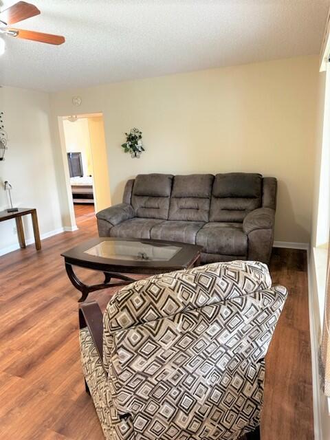 Building Photo - 441 Pine Glen Ln