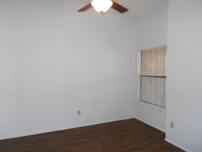 Building Photo - 134a N Troy Ave
