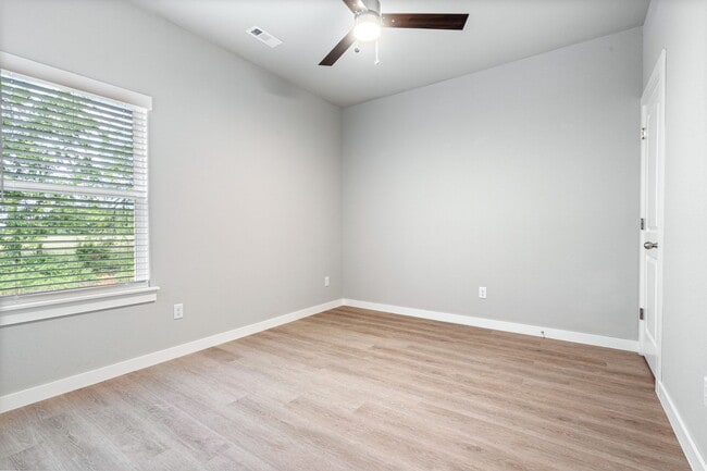 Building Photo - 276 N Hunter St