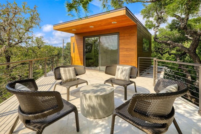 Building Photo - 1010 Hillside Ave