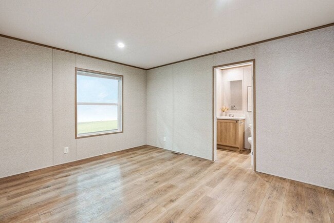 Building Photo - 119 Sundale Trailer Ct