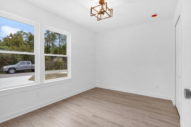 Building Photo - 964 W 9th St