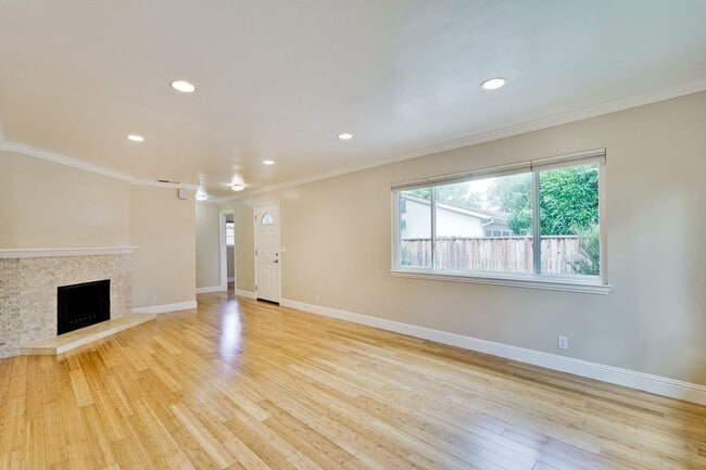 Building Photo - Wonderful 3 bedroom , 2 bath home in Mount...