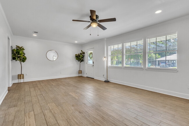 Building Photo - 405 Navarre St