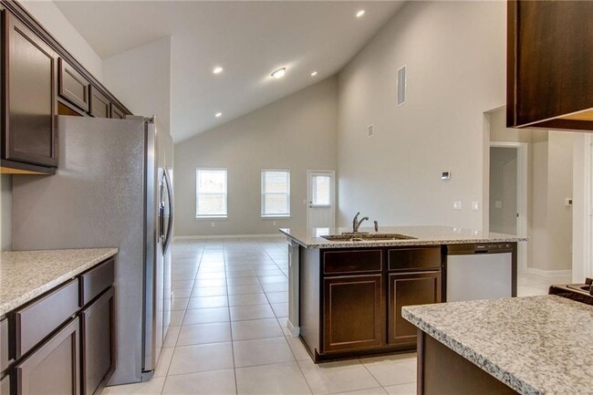 Building Photo - 6916 Ranchito Dr