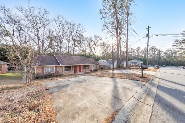 Building Photo - 245 Kimberly Way SW