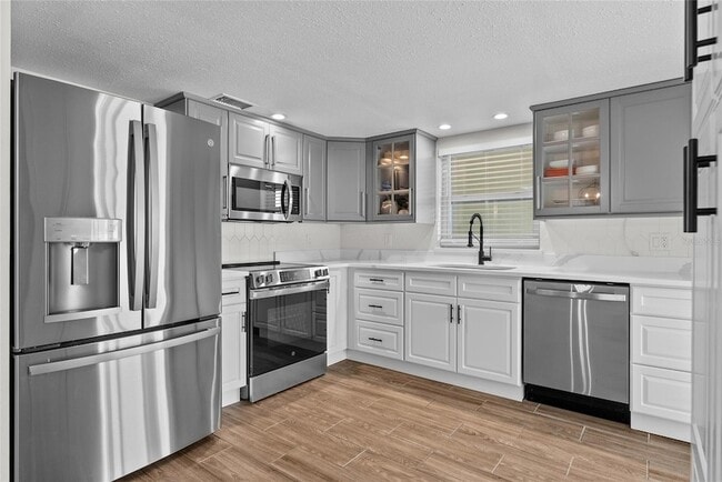 Building Photo - 4780 Cove Cir