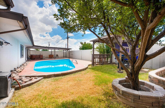 Building Photo - 4236 N 50th Dr