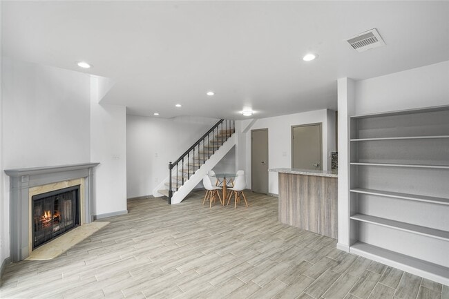 Building Photo - 10615 Briar Forest Dr