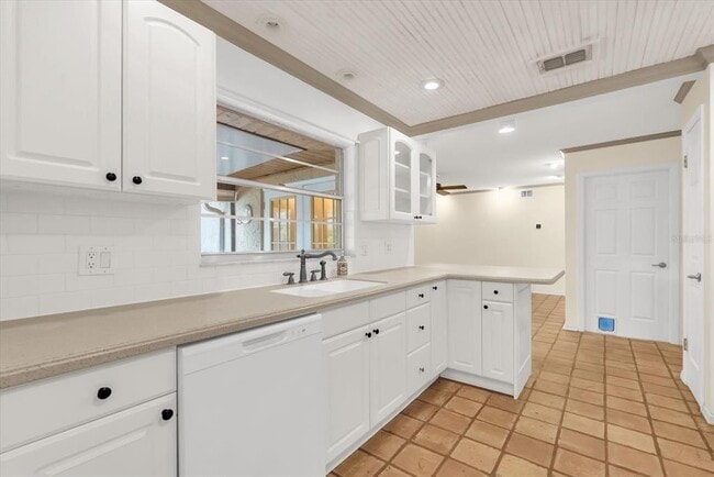 Building Photo - 6419 Hidden Dale Ave