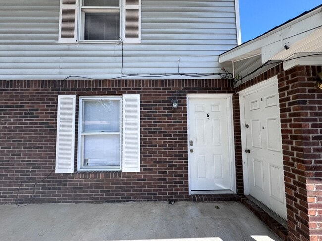Building Photo - 107 Grogan Cir