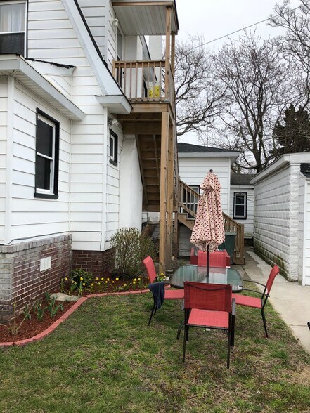 Building Photo - 1532 Emerson Pl