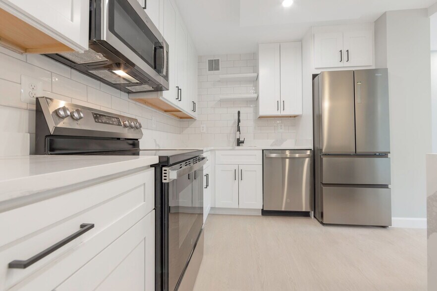 Building Photo - 205 Yoakum Pky