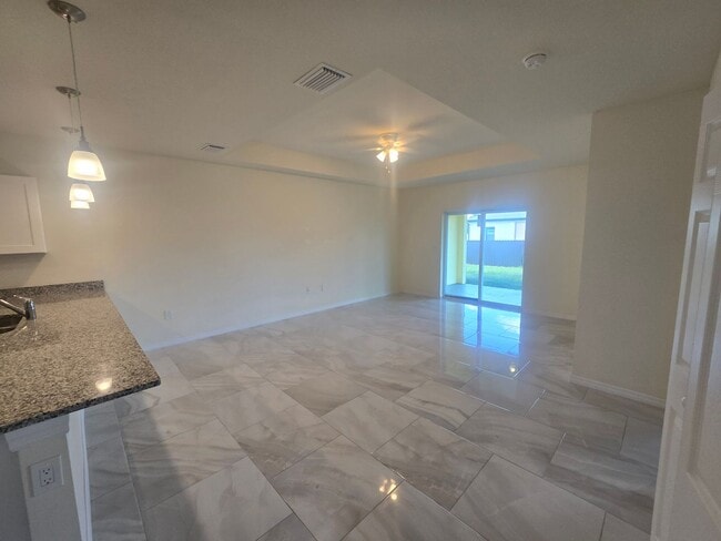 Building Photo - LARGE 3/2/1 -Duplex, prime Location-Lehigh Acres