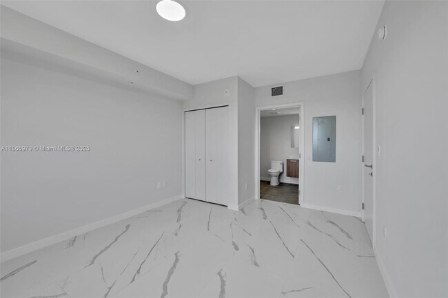 Building Photo - 840 NE 130th St