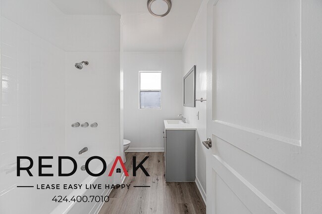 Building Photo - 5164 Clinton St