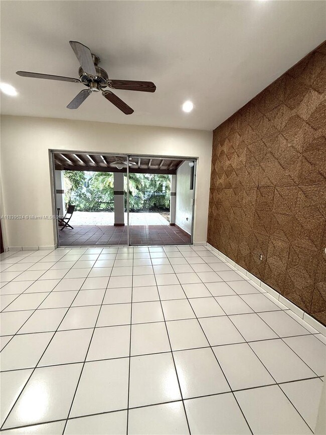 Building Photo - 5760 SW 55th St
