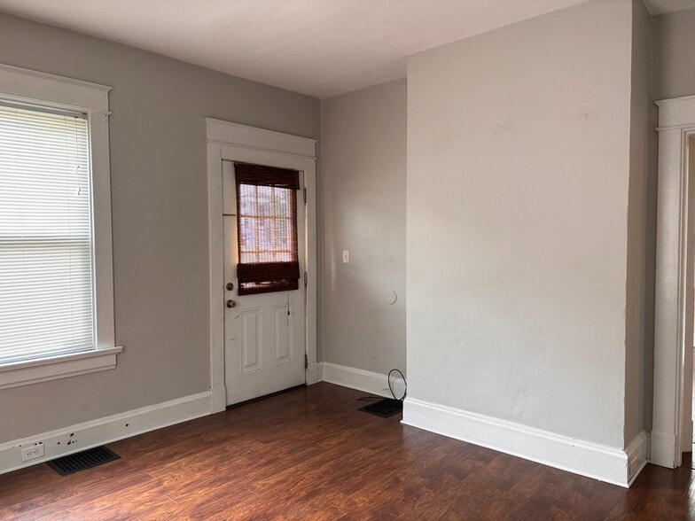 Building Photo - 1836 Elm Ave