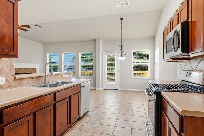 Building Photo - 1216 Willowbrook Dr