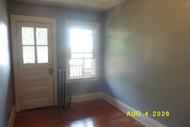 Building Photo - 1527 Catherine St