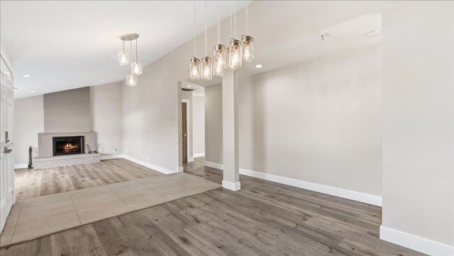 Building Photo - 1016 Woodglen Dr