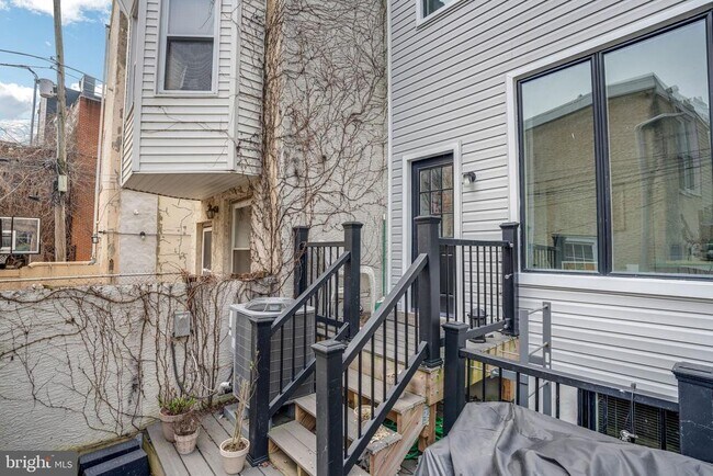 Building Photo - 709 N 19th St