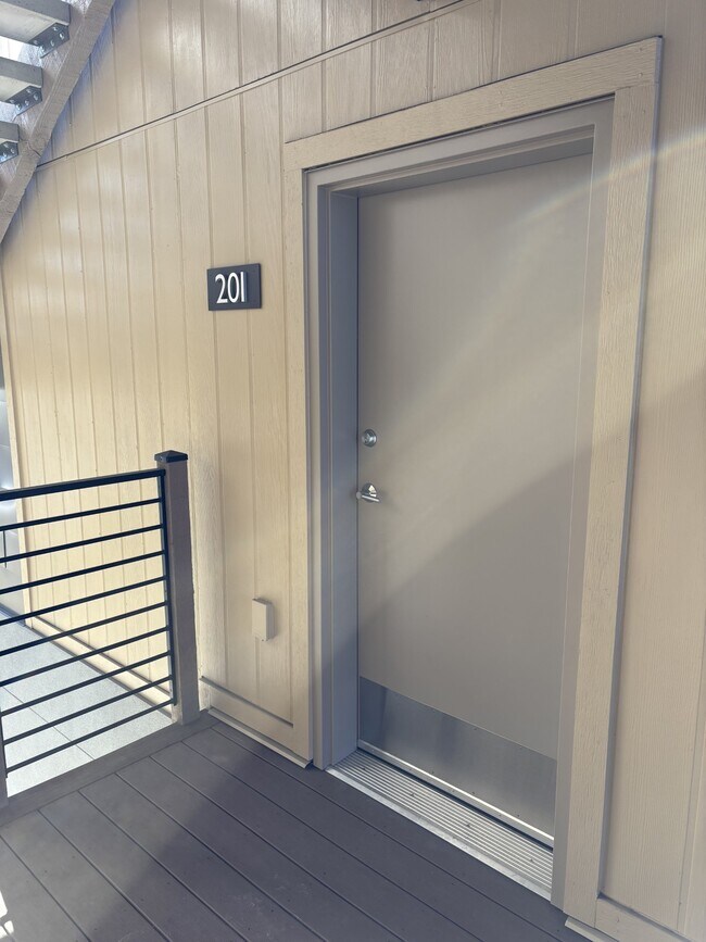 Building Photo - 156 Alpine Ln