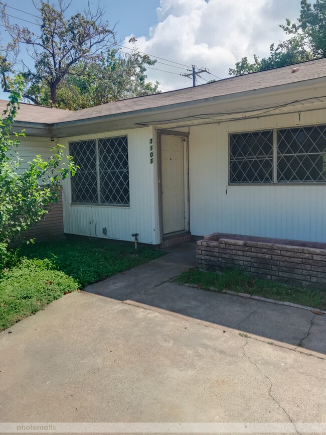 Building Photo - 3101 7th Ave N