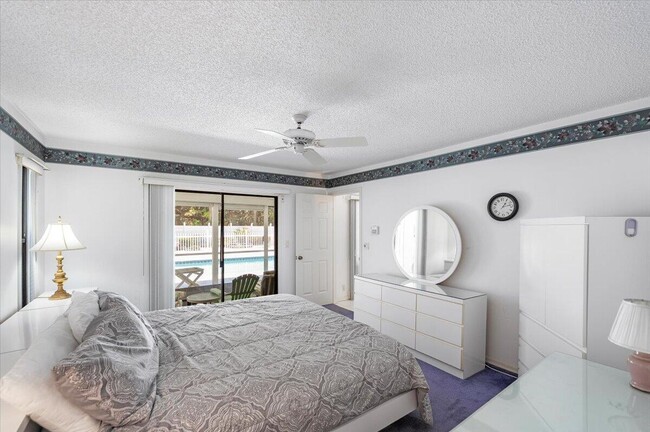 Building Photo - 901 Sandy Oaks Dr