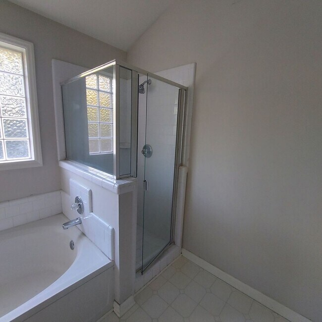 Building Photo - 1230 Briardale Rd