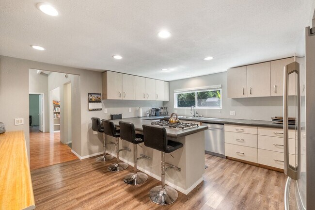 Building Photo - Rare Home on Creek Front Property!