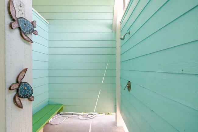 Building Photo - 814 Helen Blvd